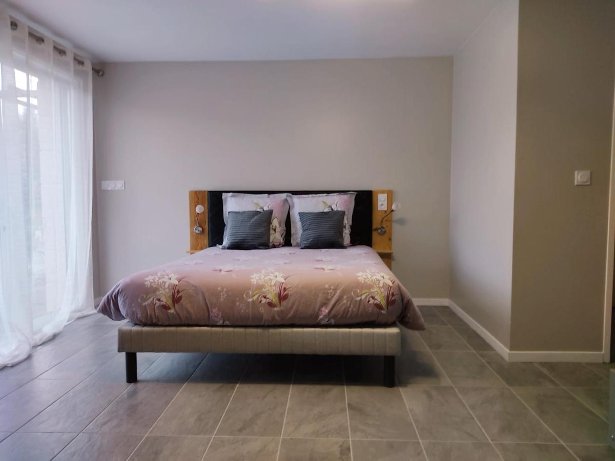 Au Pied Du Lariat Bed & Breakfast Leoville ภายนอก รูปภาพ