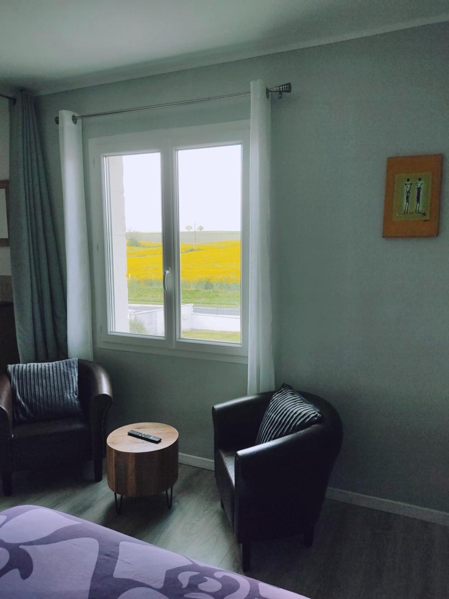 Au Pied Du Lariat Bed & Breakfast Leoville ภายนอก รูปภาพ