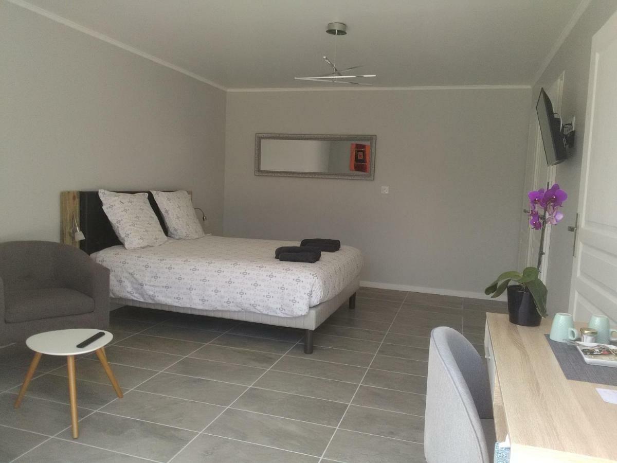 Au Pied Du Lariat Bed & Breakfast Leoville ภายนอก รูปภาพ